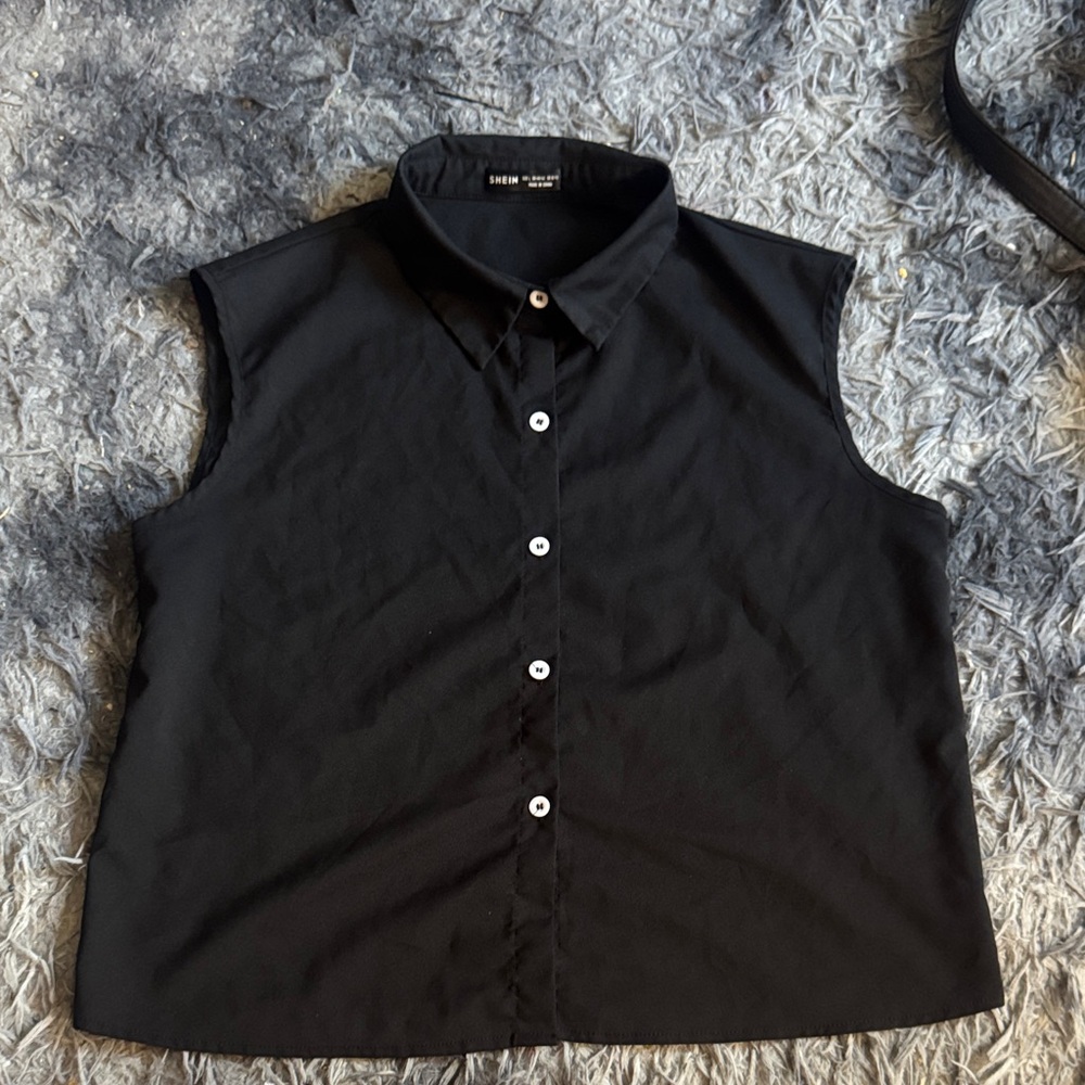 SHEIN Black Sleeveless Button-Down Shirt